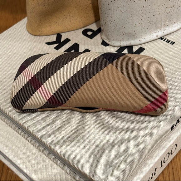 Burberry Sunglasses Case main image 8